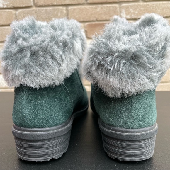 Bearpaw fuzzy boots - Picture 4 of 7